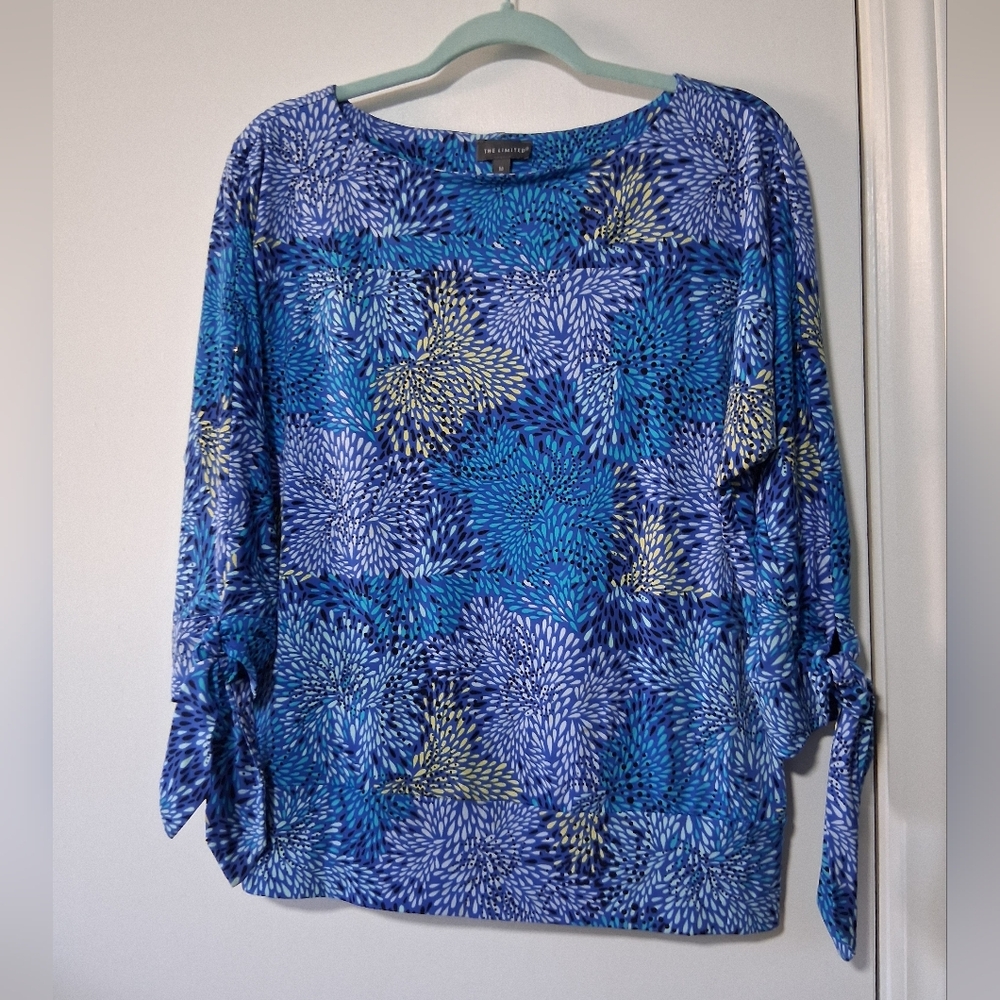 The Limited Blue and Gold Patterned Blouse Size Medium